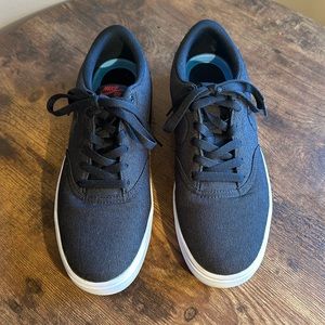 Nike canvas sneaker excellent condition
